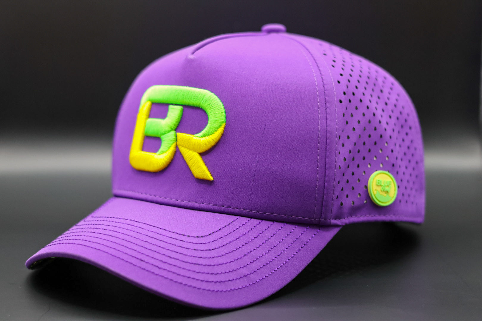 Gorra 5 paneles impermeable y flotante color violeta con bordado 3d color verde y amarillo side logo en goma snapback- de puerto rico
Diseño unico en PR
Estilo boricua
Gorra deportiva, para toda ocasion, unisex, estilos que llaman la atencio
Gorra de comodidad garantizada
Gorra con porteccion solar
Uv protection
Gorra premium unica
Gorras de alta calidad en Puerto Rico


